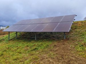 Instalacja fotowoltaiczna 6 kW na gruncie dla gospodarstwa rolnego. Nowoczesny system zapewniający niezależność energetyczną domu. Warszawa | RENEVen