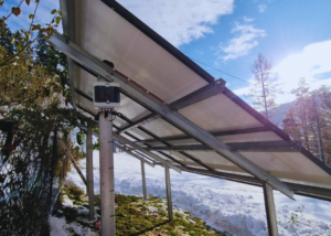 Instalacja fotowoltaiczna na gruncie dla gospodarstwa rolnego. Nowoczesny system zapewniający niezależność energetyczną domu. Warszawa | RENEVen