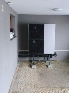 Montaż pompy ciepła powietrze-woda Viessmann z zasobnikiem CWU w domu jednorodzinnym. Warszawa | RENEVen