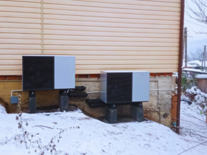 Montaż pomp ciepła powietrze-woda Viessmann z zasobnikiem CWU w starym domu jednorodzinnym. Warszawa RENEVen