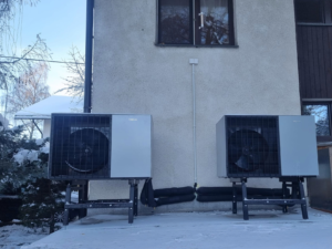 Montaż pomp ciepła powietrze-woda Viessmann z zasobnikiem CWU w starym domu jednorodzinnym. Warszawa RENEVen