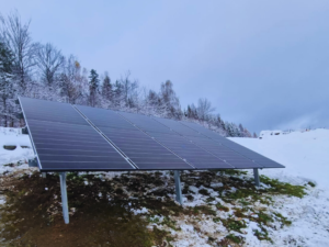 Instalacja fotowoltaiczna na gruncie dla gospodarstwa rolnego. Nowoczesny system zapewniający niezależność energetyczną domu. Warszawa | RENEVen