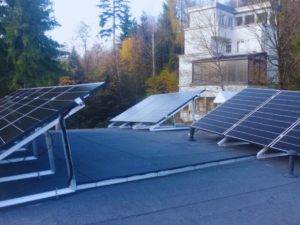 Przemysłowa instalacja fotowoltaiczna na dachu hali. Optymalizacja kosztów energii dla biznesu. Warszawa | RENEVen