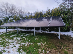 Instalacja fotowoltaiczna na gruncie dla domu jednorodzinnego. Nowoczesny system zapewniający niezależność energetyczną domu. Warszawa | RENEVen