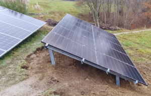 Instalacja fotowoltaiczna na gruncie dla gospodarstwa rolnego. Nowoczesny system zapewniający niezależność energetyczną domu. Warszawa | RENEVen