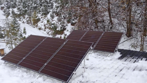 Instalacja fotowoltaiczna na dachu domu jednorodzinnego. Kompletny system z falownikiem i modułami monokrystalicznymi. Warszawa | RENEVen